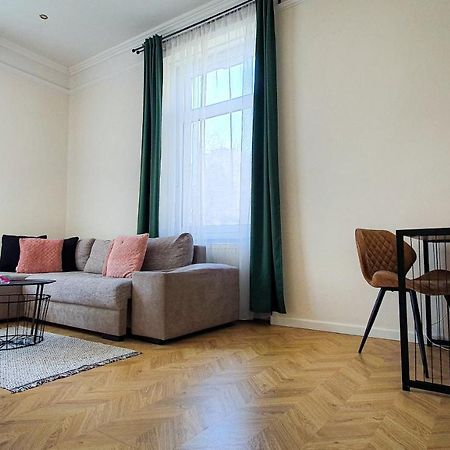 SMARAGD Apartman Gyor Bagian luar foto