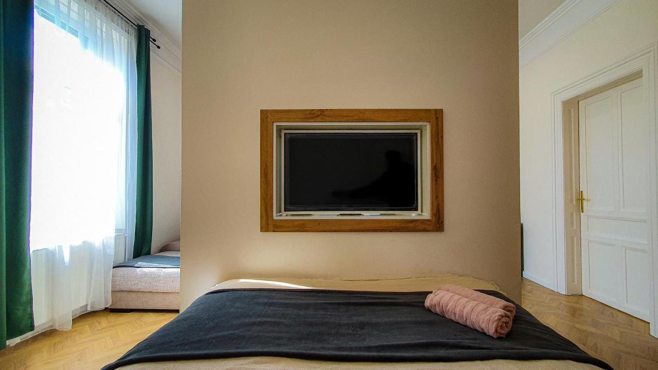 SMARAGD Apartman Gyor Bagian luar foto