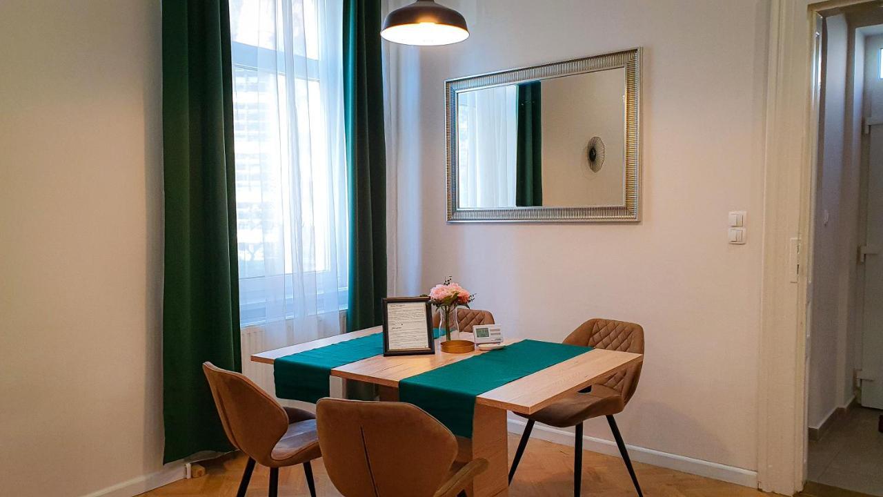 SMARAGD Apartman Gyor Bagian luar foto