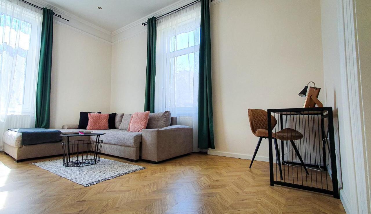 SMARAGD Apartman Gyor Bagian luar foto