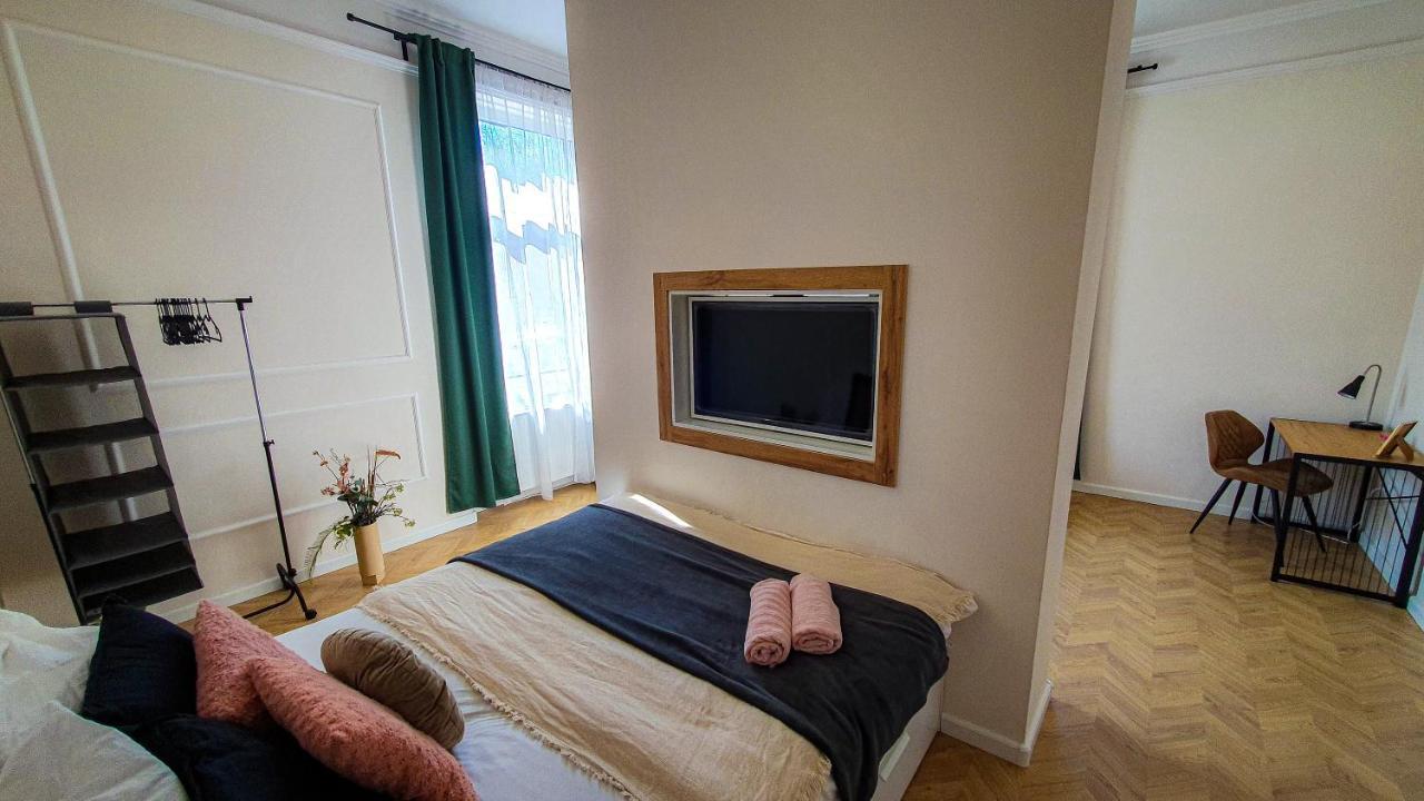 SMARAGD Apartman Gyor Bagian luar foto