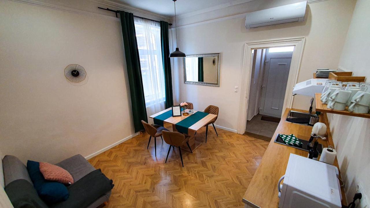 SMARAGD Apartman Gyor Bagian luar foto